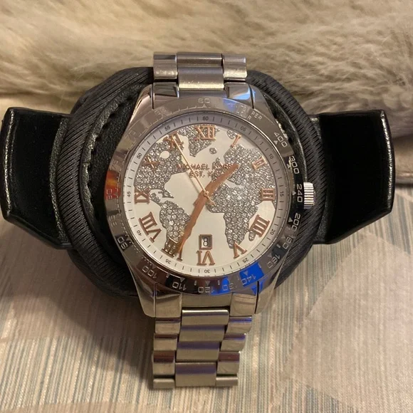 MICHAEL Michael Kors | Accessories | Michael Kors Large Face  display picture 2